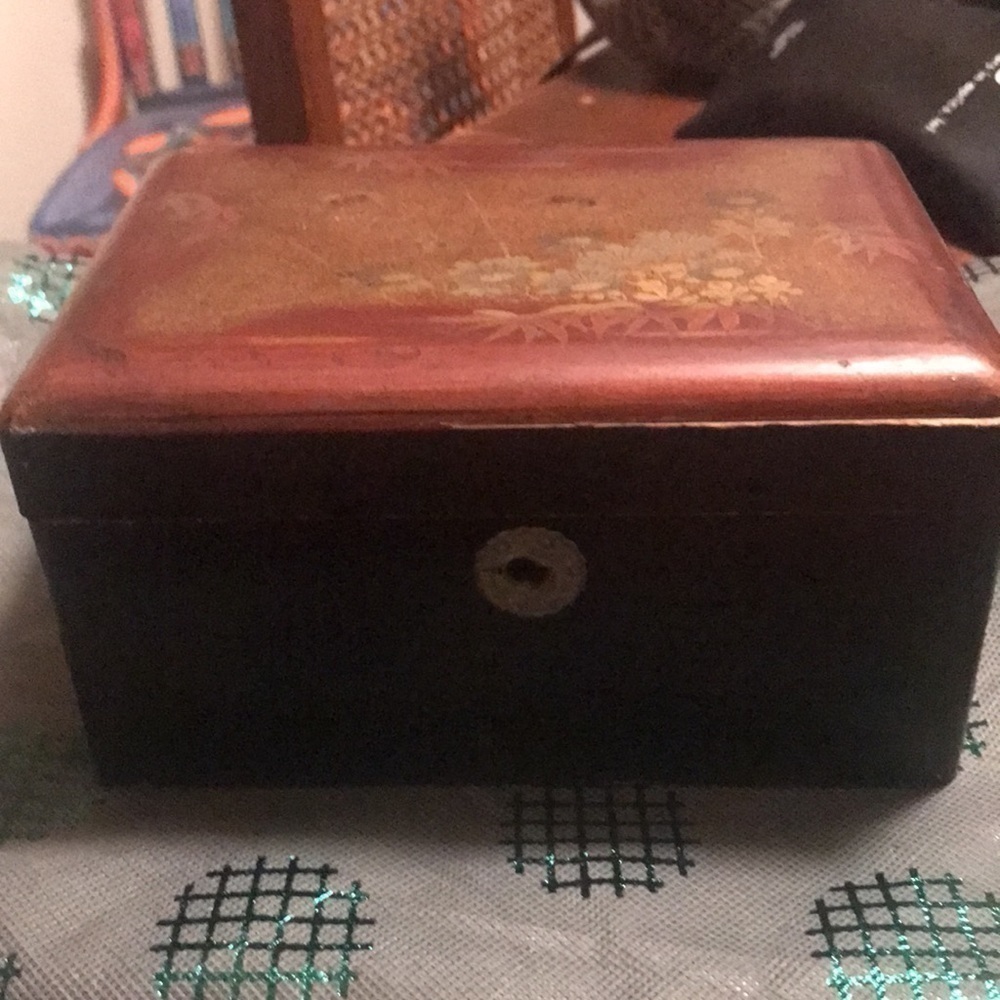 JAPANESE Lacquer Box - Picture 3 of 8